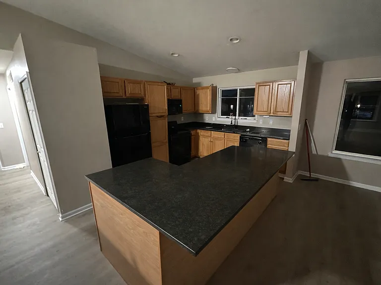 7365 Maplelawn Dr — Photo 4