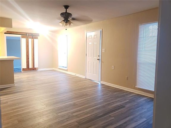 4th image of 1018 W Avenue D