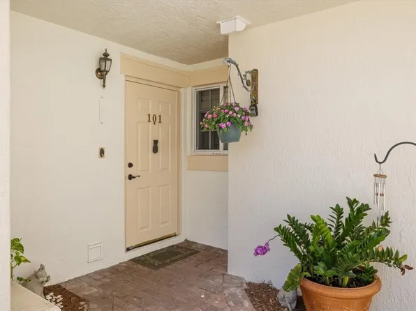 512 7th Sq APT 101, Vero Beach, FL 32962