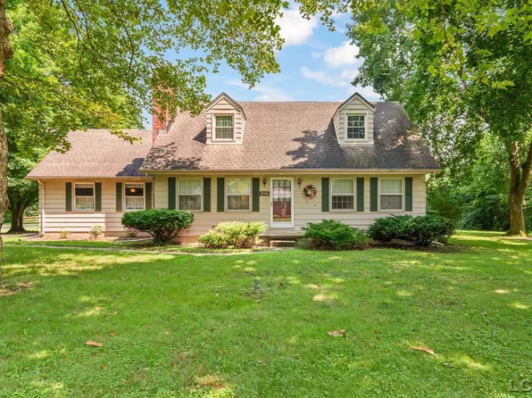 3271 Norwood Dr, Adrian, MI 49221