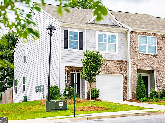 4th image of 563 Magnolia Cir