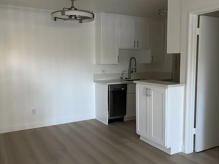 433 Pioneer Dr #2 — Photo 10