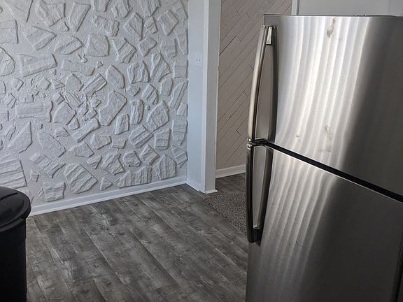 3rd image of 450 Kenwood Dr APT C