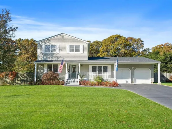 44 Country Greens Drive, Bellport, NY 11713