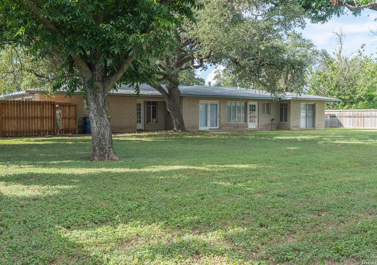3 bed, 1937 sqft, $3,500 — Photo 2