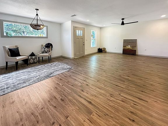 3rd image of 2729 Lsu Ave