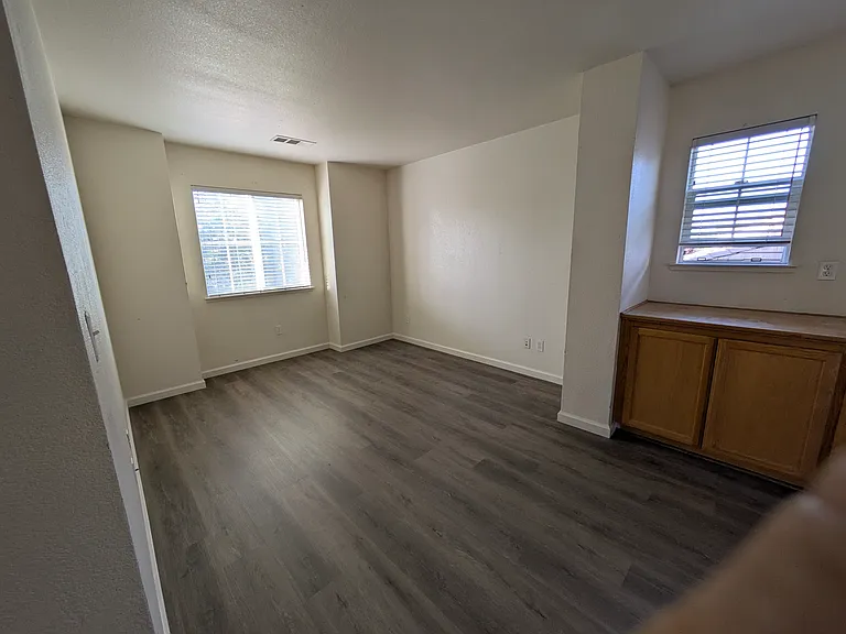 1522 La Sierra St — Photo 4