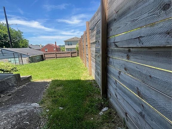 3rd image of 223 E 14th Ave