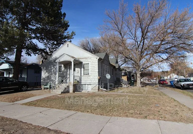 1110 E Lewis St #1/2 — Photo 2