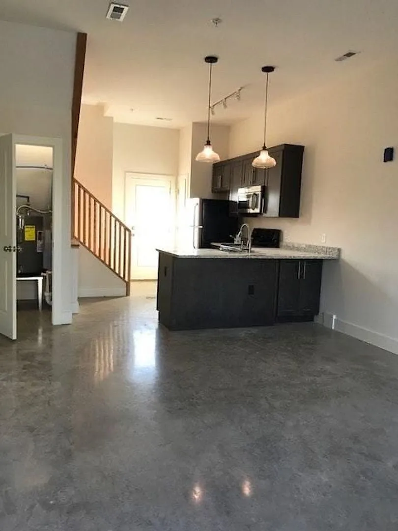 1 bed, 1.0 bath, 740 sqft, $1,499 — Photo 3