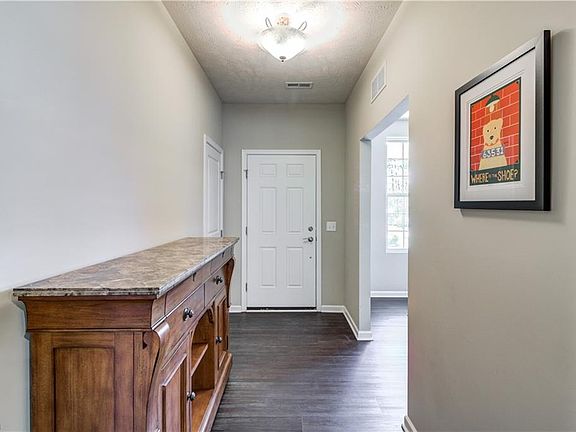 3rd image of 18674 Whitemarsh Ln