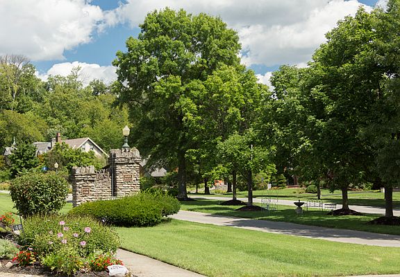 4th image of 1010 Park Dr