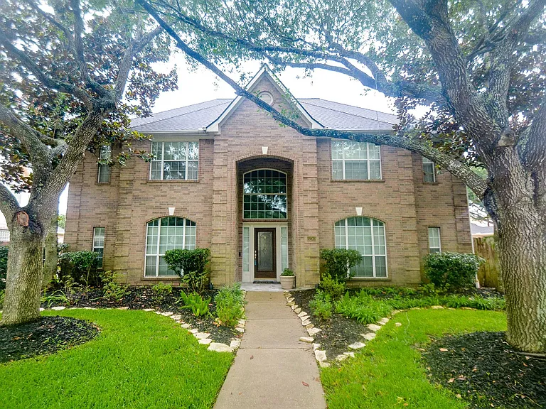22303 Bridgehaven Dr — Photo 1