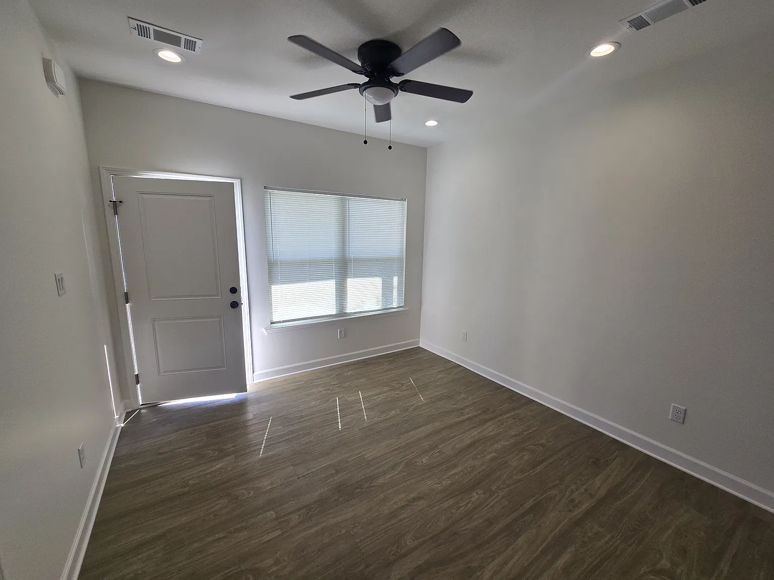 4 bed, 2.0 bath, 1138 sqft, $1,550 — Photo 3