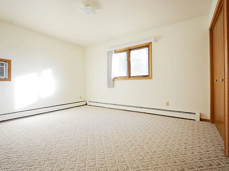 Condo Style 2 bedroom Apartment in SE Minot — Photo 18