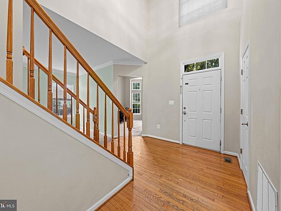 3rd image of 8393 Tenbrook Dr