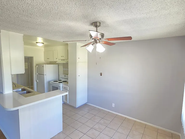 13955 Oxnard St — Photo 12