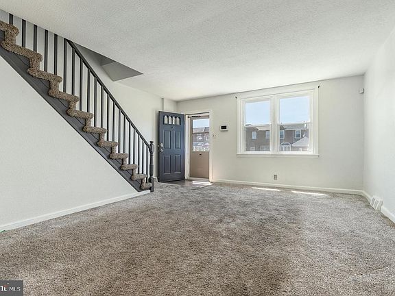 4th image of 4611 Hartel Ave