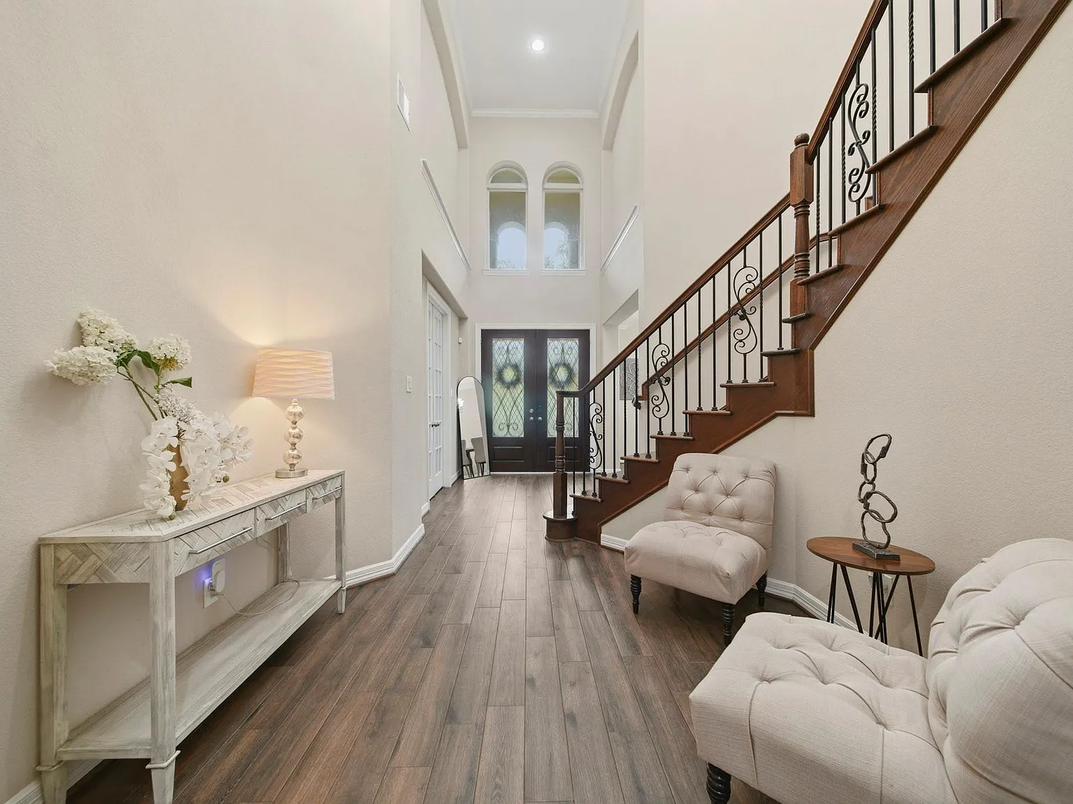 4 bed, 3.5 bath, 3810 sqft, $4,500 — Photo 3