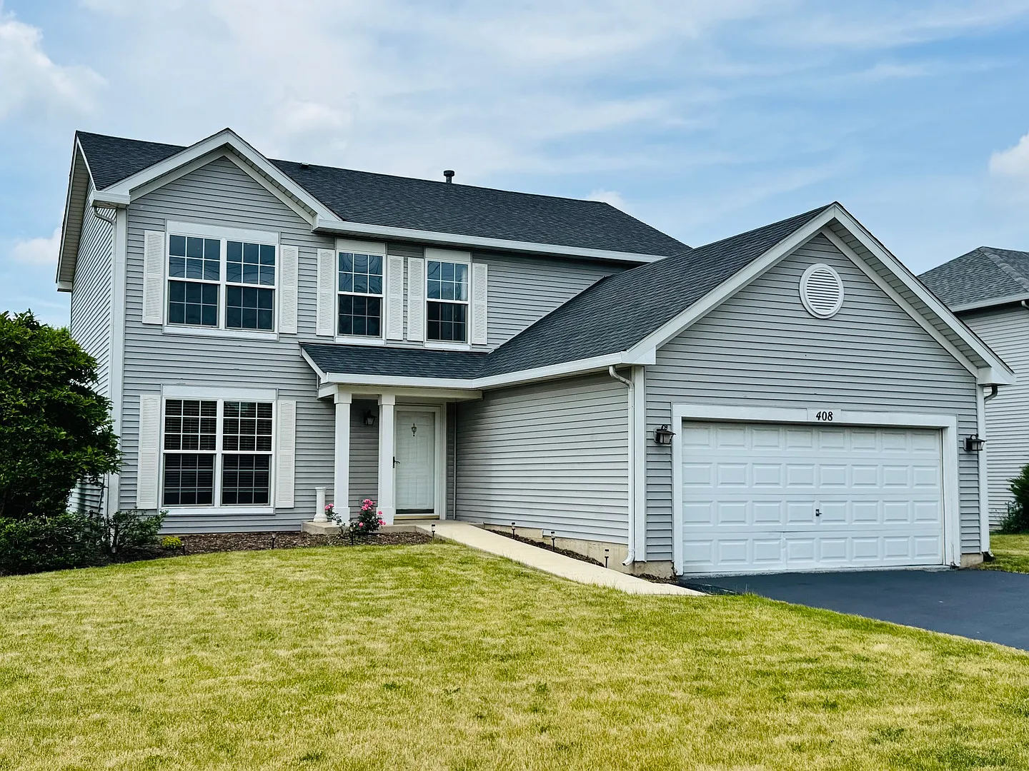 4 bed, 2.5 bath, 2009 sqft, $3,100 — Photo 2