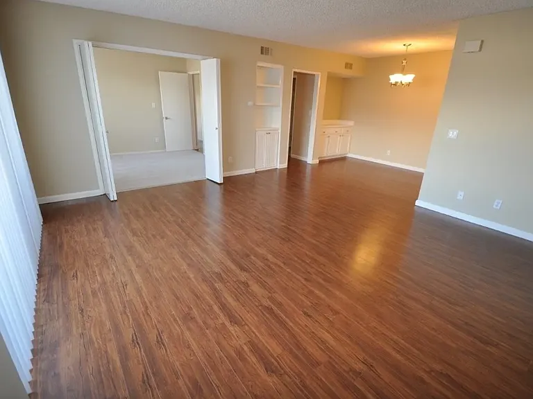 25052 Walnut St — Photo 5