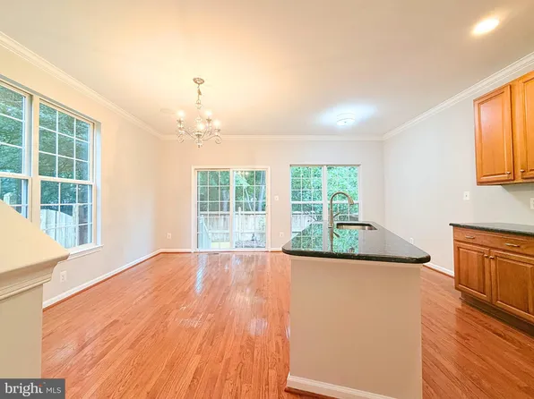 1274 Vintage Pl, Reston, VA 20194