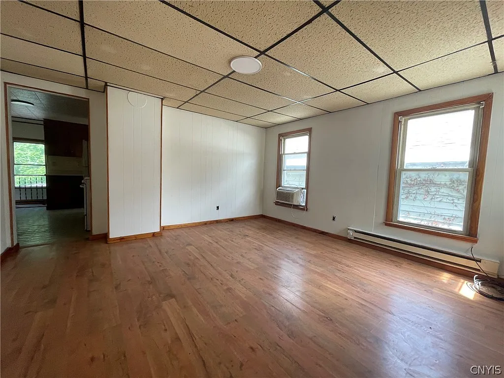 2 bed, 1.0 bath, 2329 sqft, $1,250 — Photo 4
