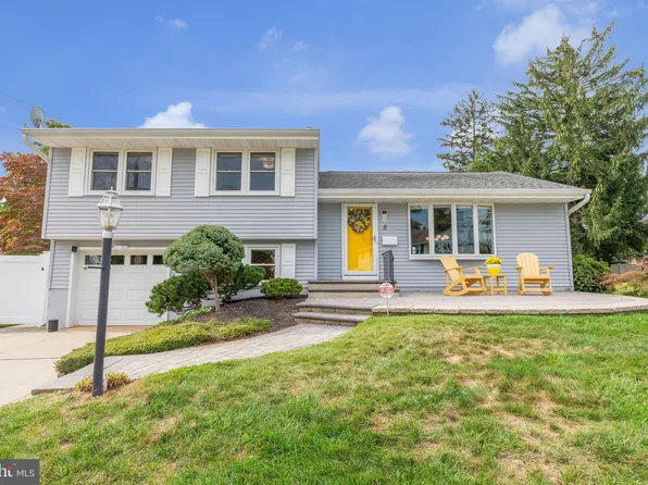 8 Dailey Dr, Hamilton, NJ 08620