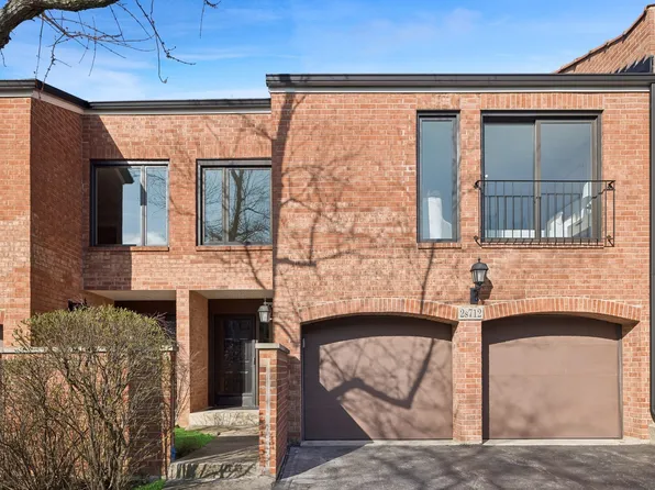 2S712 Williamsburg Ct, Oak Brook, IL 60523