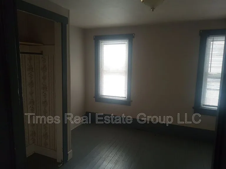 206 W Railroad St — Photo 7