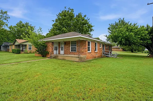 1701 W Elm St Photo 1