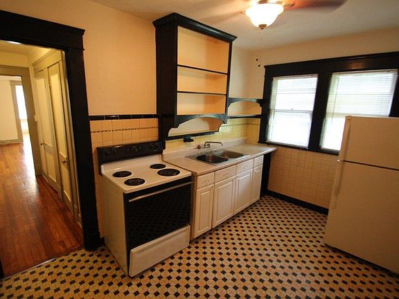 3rd image of 226 7th Ave N APT 7