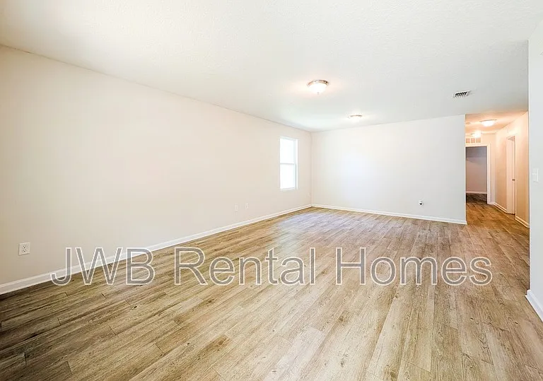 2977 Fitzgerald St — Photo 3