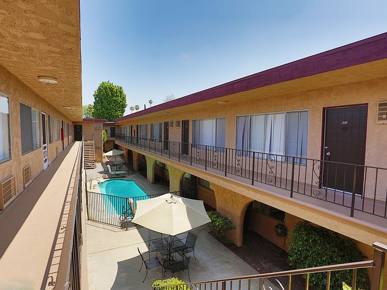 Vanowen Plaza Apartment Rentals with Virtual tours Van Nuys, CA Zillow