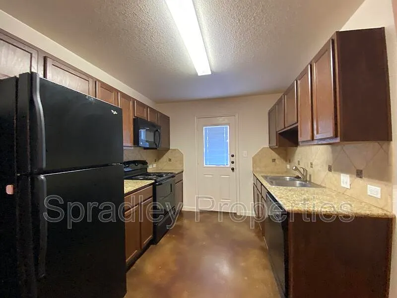 3 bed, 2.0 bath, 1313 sqft, $1,225 — Photo 3
