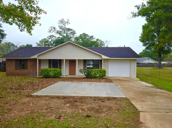 409 N Lehmberg Rd, Columbus, MS 39702