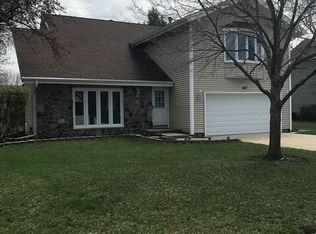 857 Lombard Dr, Crystal Lake, IL 60014
