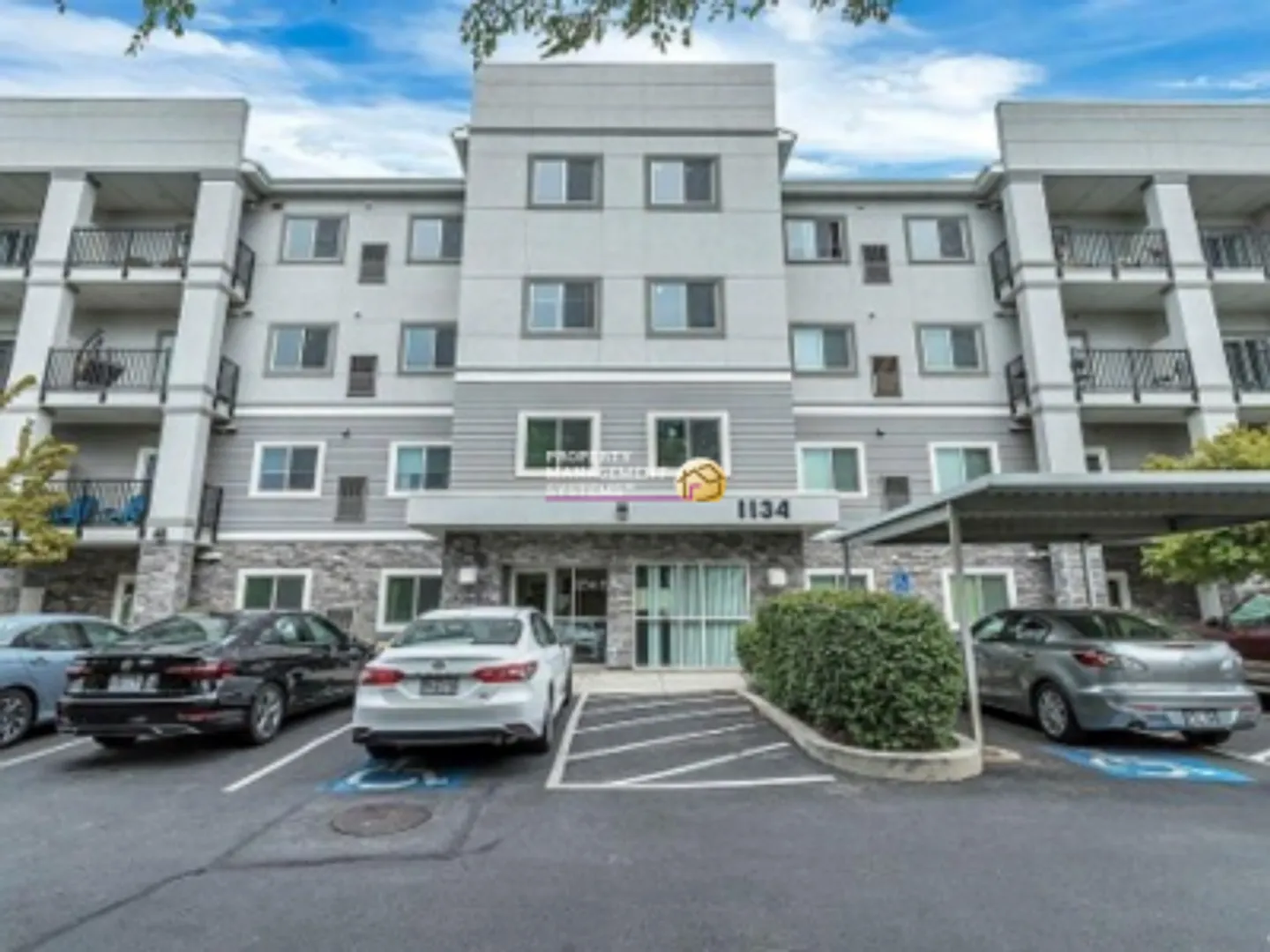 3 Bedroom Condo in Millcreek! — Photo 1