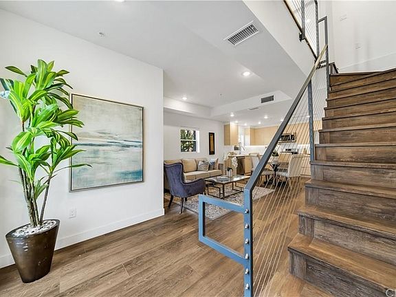 4th image of 1245 N New Hampshire Ave #1