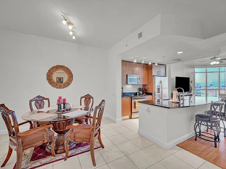 200 W Sahara Ave #811 — Photo 2