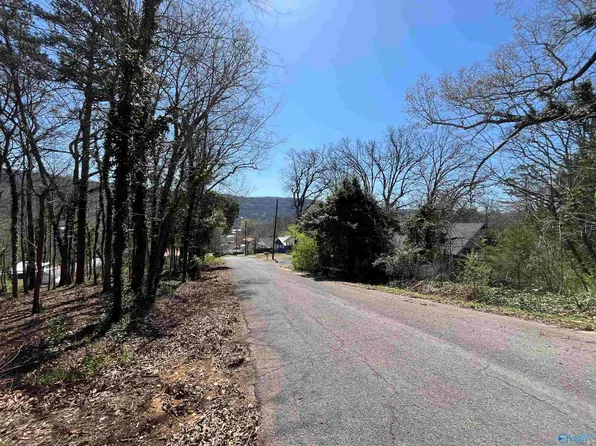 74 7th St NW, Fort Payne, AL 35967