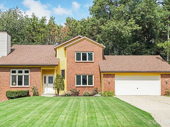 2nd image of 2485 Pineview Dr NE
