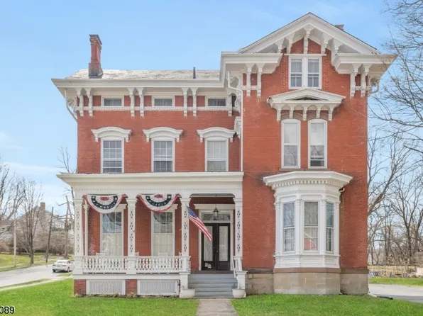 22 Liberty St, Newton Town, NJ 07860