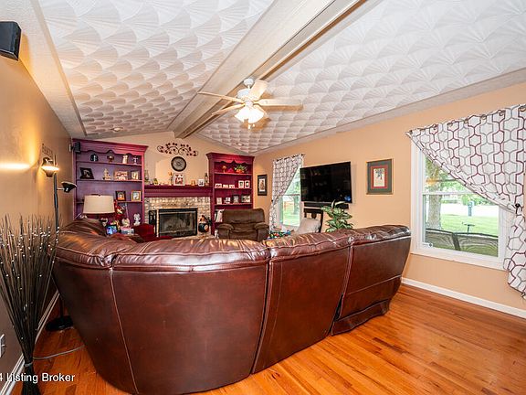 3rd image of 258 Meadowridge Dr