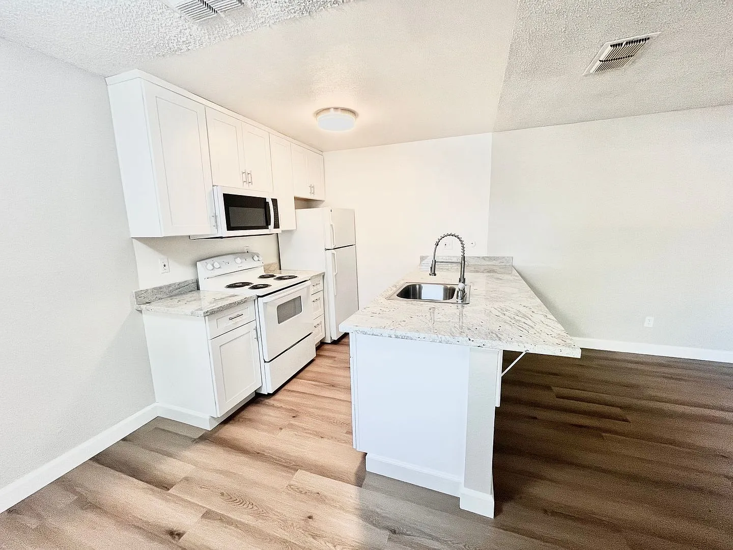5632 Cypress Avenue — Photo 4