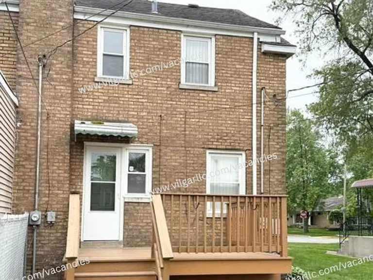 229 Broadmoor Ave — Photo 3