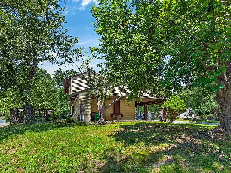 8801 Monmouth Dr — Photo 7