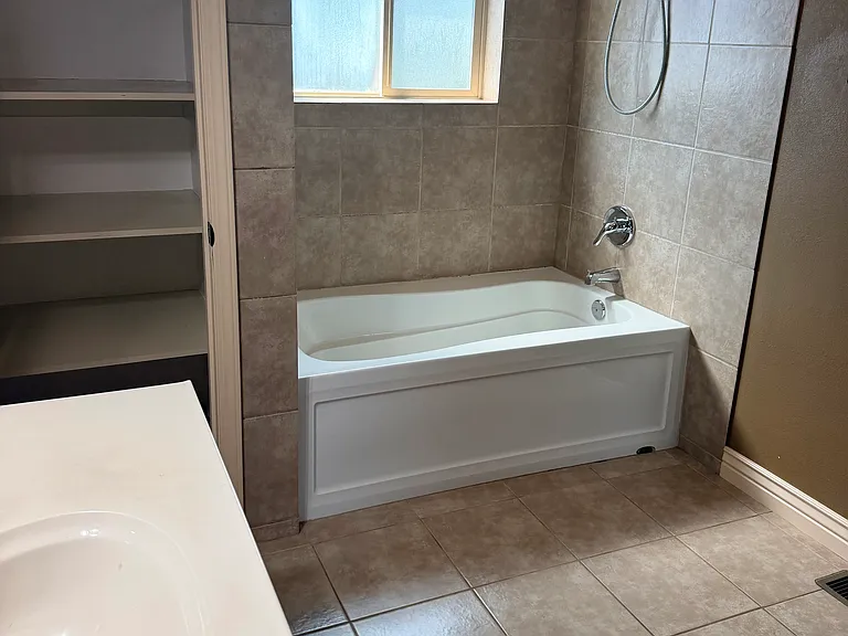 551 Kodiak Cir — Photo 11
