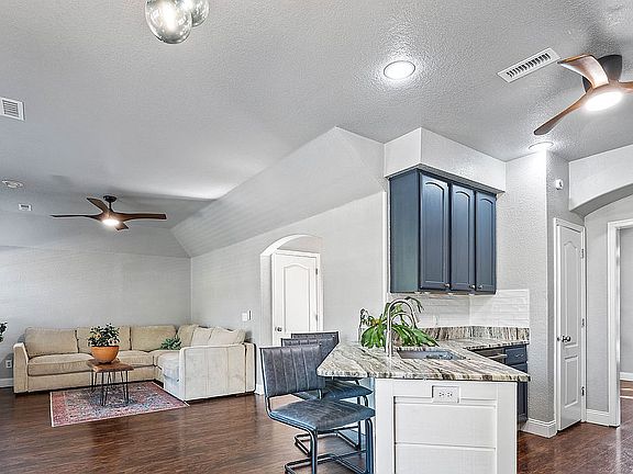 4th image of 2901 Northaven Dr