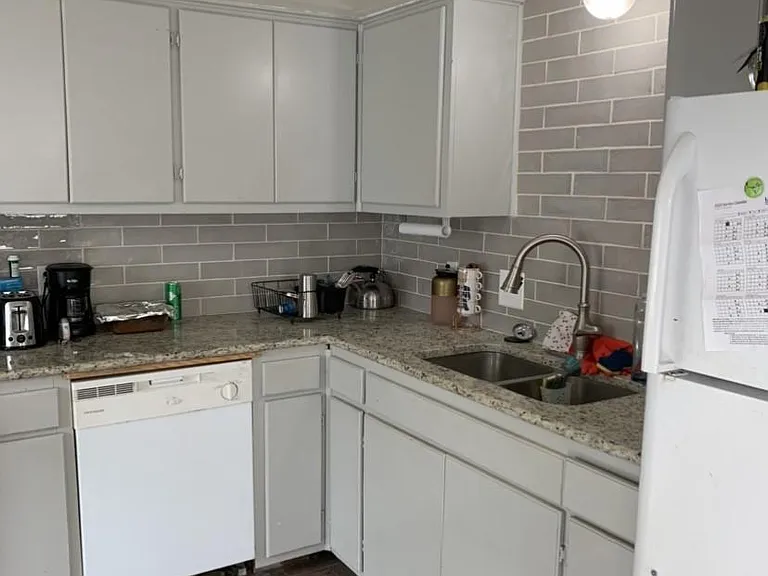 220 Craddock Ave — Photo 6